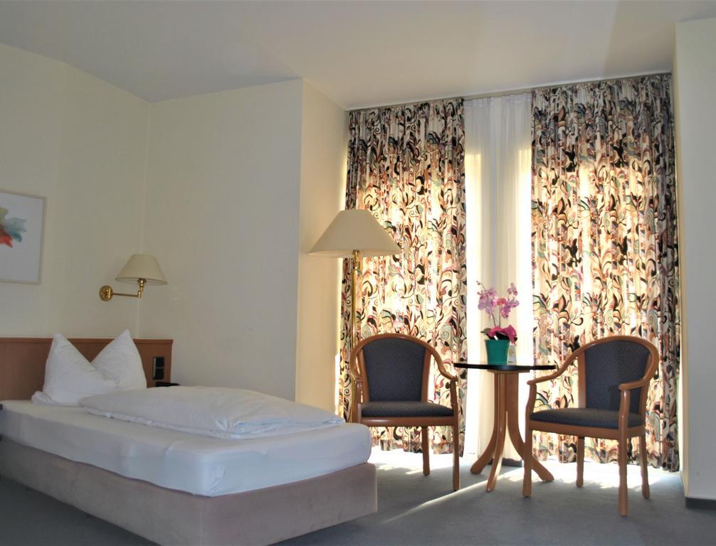 Hotel Garni Am Schaefersberg Niedernhausen Værelse billede